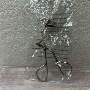 👍🏻 FREE EYELASH CURLER BLACK‎ SILVER
